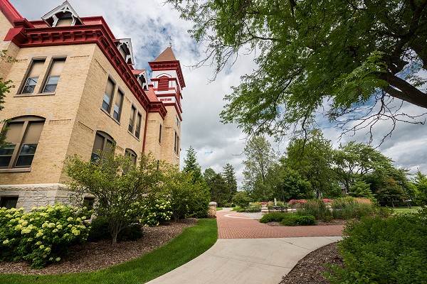 Variety of housing options at Lakeland