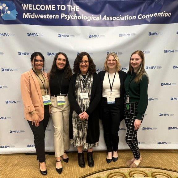 Lakeland psychology students share research at Chicago event
