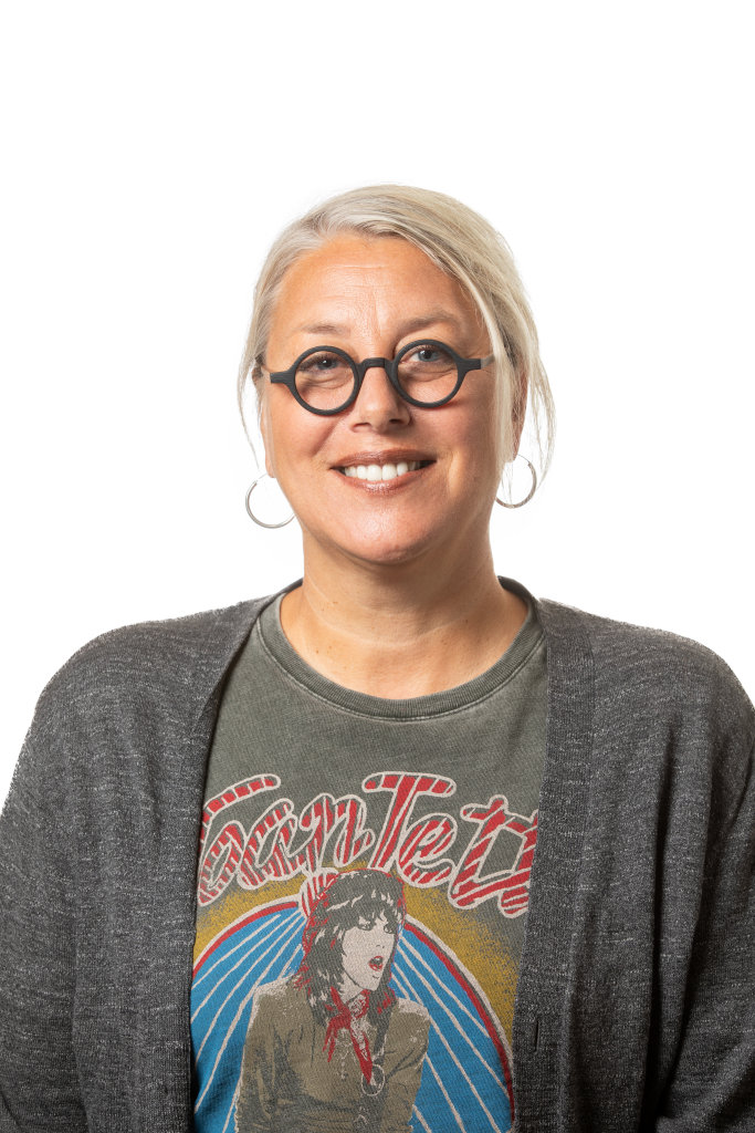 Local native returns to roots to help Lakeland students